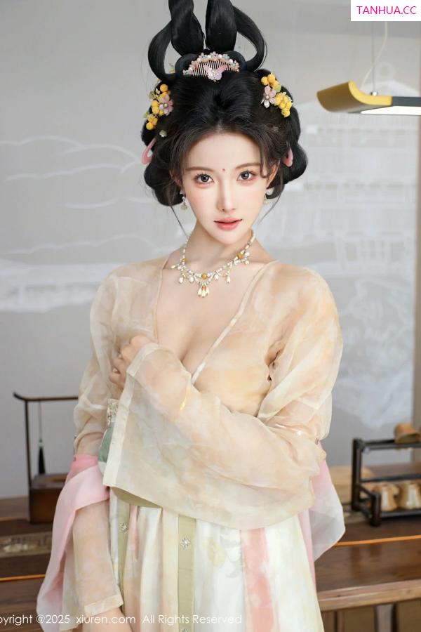   [XiuRen]高清写真图 2025.08.13 No.10645 梨霜儿 古装服饰第46张图片